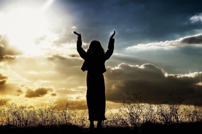 woman_praying_believing_god.jpg